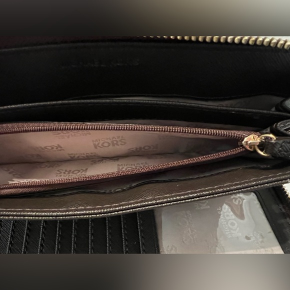 Michael Kors Signature Continental Wallet/Wristlet - LIKE NEW! - Picture 11 of 13